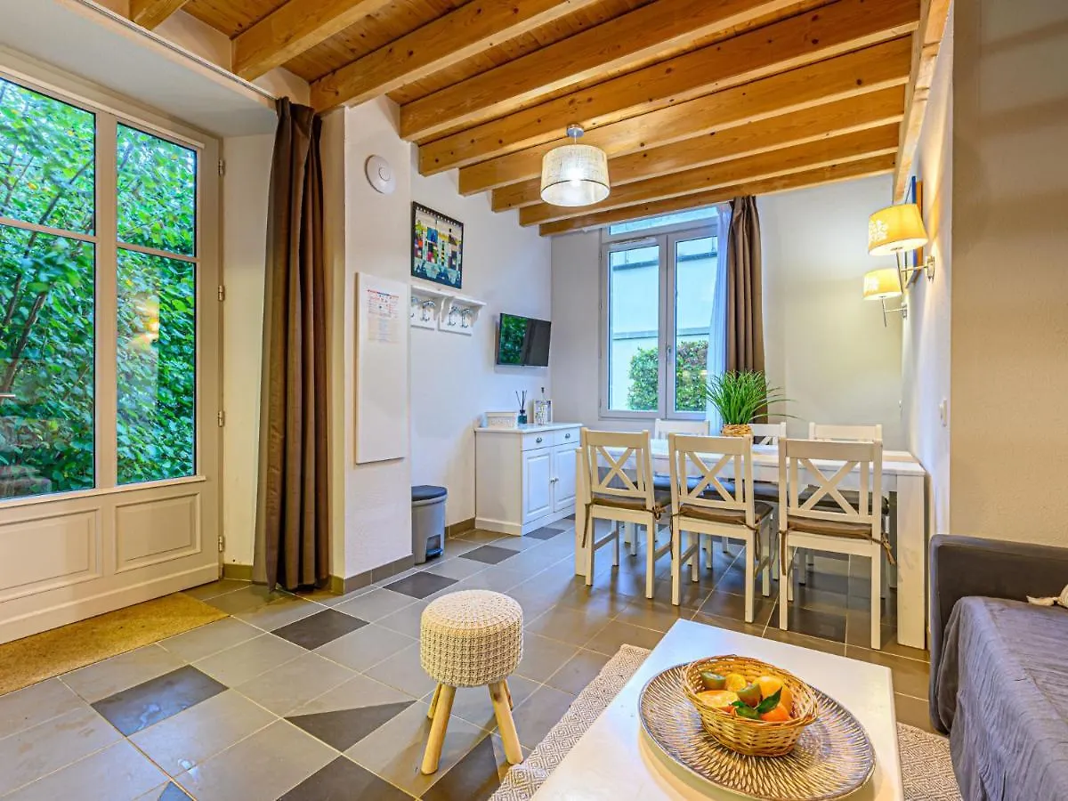Villa Chateau De Kergonano- Dans L'Orangerie-4 By Interhome Baden