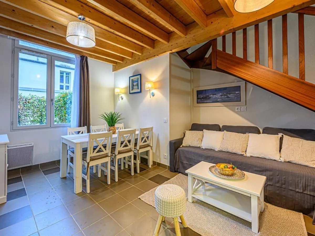 Villa Chateau De Kergonano- Dans L'Orangerie-4 By Interhome Baden