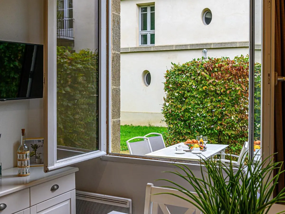 Villa Chateau De Kergonano- Dans L'Orangerie-4 By Interhome Baden 0*,